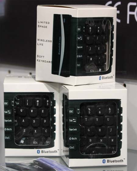 Гнущиеся и сгибающиеся резиновые клавиатуры от Сhina Victory показаны на CeBIT 2011